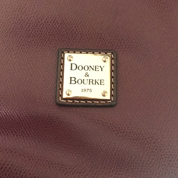Dooney & Bourke Leather Editors bag. Maroon. Very large tote. - Picture 2 of 12